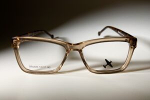 Armação Acetato Zeperri mod Ufsc cor Uísque - SEM LENTES
